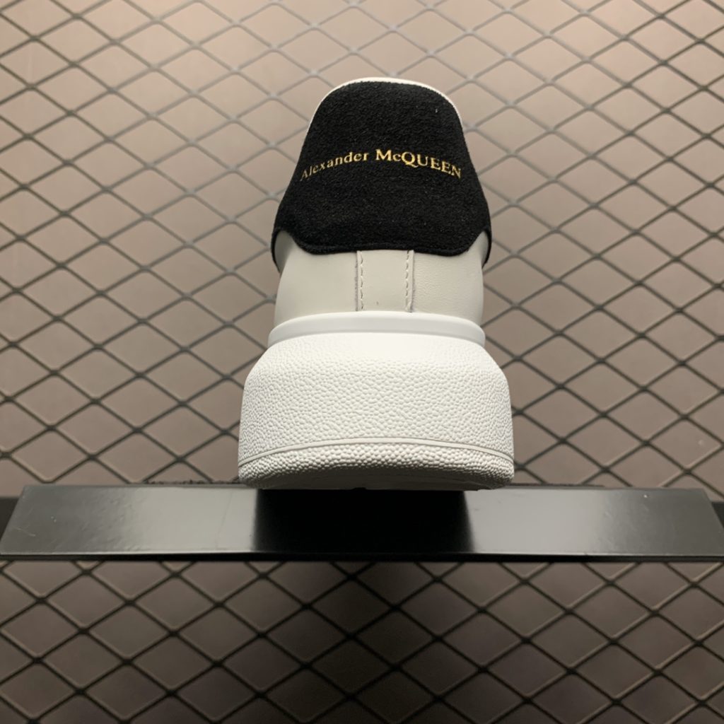 Alexander McQueen 5D Color Print 2019 New Color Matching Casual Shoes Available on the Official Website: Original Open Mold TPU Anti slip Open Mold Sole, Heavy Gold 5D Print Printing, Non fade and Non fade Counter Full Set Package Size: 35 36 37 38 39 40 41 42 43 44