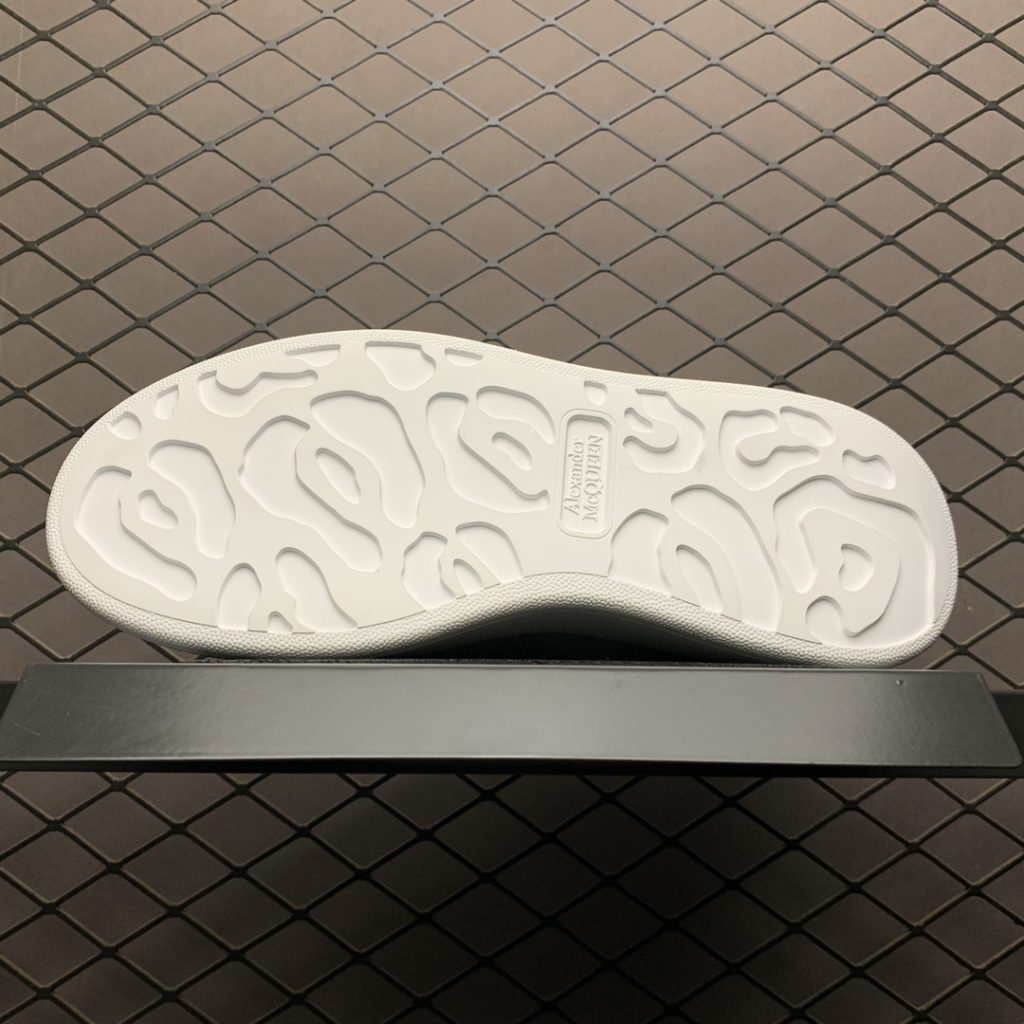 Alexander McQueen 5D Color Print 2019 New Color Matching Casual Shoes Available on the Official Website: Original Open Mold TPU Anti slip Open Mold Sole, Heavy Gold 5D Print Printing, Non fade and Non fade Counter Full Set Package Size: 35 36 37 38 39 40 41 42 43 44