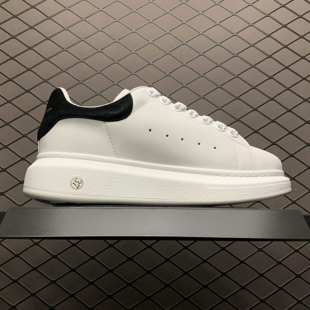 Alexander McQueen 5D Color Print 2019 New Color Matching Casual Shoes Available on the Official Website: Original Open Mold TPU Anti slip Open Mold Sole, Heavy Gold 5D Print Printing, Non fade and Non fade Counter Full Set Package Size: 35 36 37 38 39 40 41 42 43 44