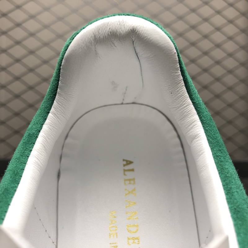 McQueen Little White Shoes Lacquer Leather Apple Green Tail Imported Inner and Outer Calfskin Leather Feet Feel Explosion Increases by 4cm Details Perfect Size: 35 36 37 38 39 40