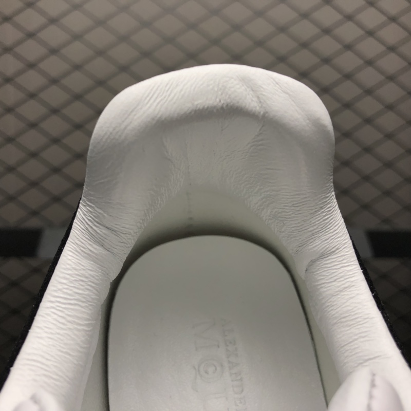 Alexander McQueen MCQ 18SS White Tail Little White Shoes Seize the Unique Style of Master Shoes That Are Popular All Over the World Continues McQueen's Classic White and Black Fashion Thick Sole Style Exclusive Shipping Correct Wave Tongue Full Body Topcoat Original Package Size: 35 36 37 38 39 40