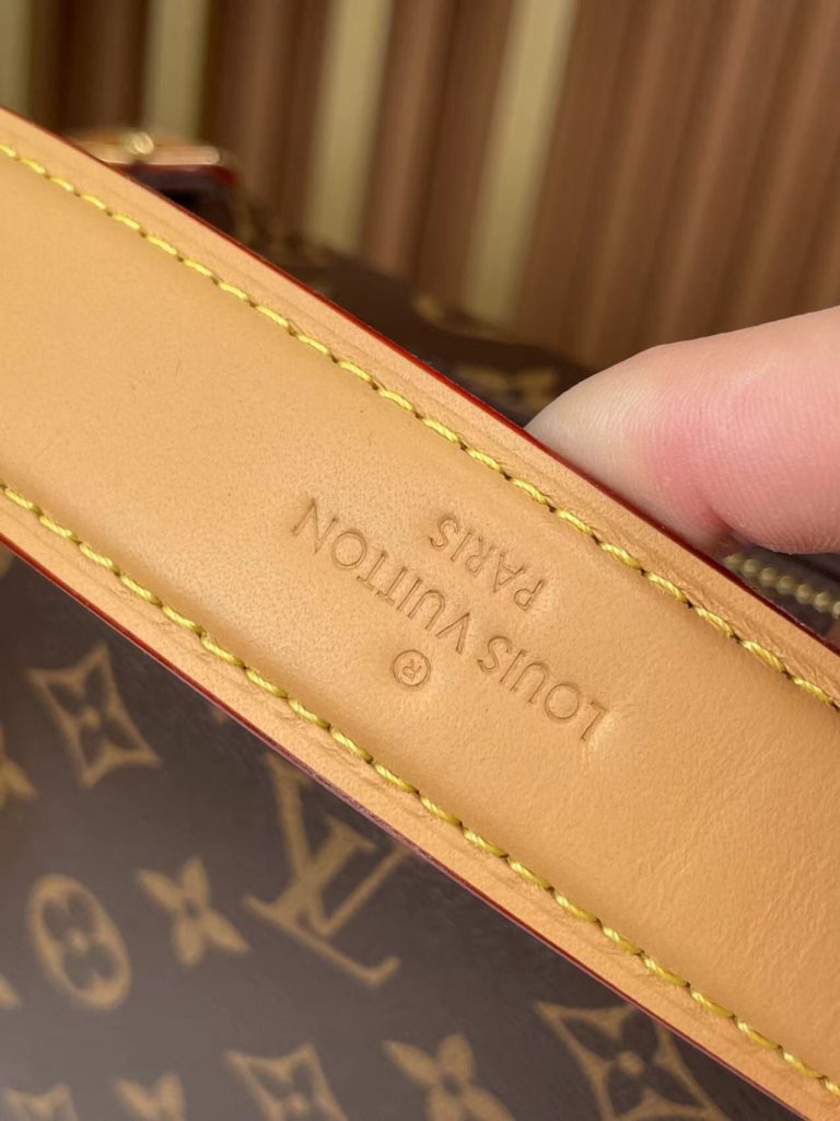[Side trunk pm handbag] M46358 Old Flower (yellow leather) has a strong soft shape with a strong image, sharp edges and strong edges. The classic Monogram Old Flower interpretation in the box shape is particularly unique in the complex package world, and the upper body is also superb. Any scene is very popular, and there is street style, with a large capacity. Size: 21 × fourteen × 6CM