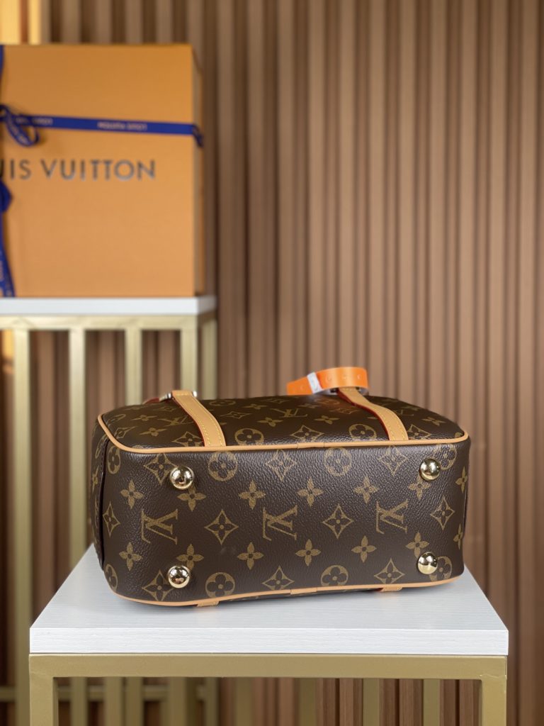 M46321 Medieval Open Smile Box LV Vintage Medieval Old Flower Open Smile Underarm Bag has a great capacity and a high usage rate when going out! Simple and versatile style, with a strong body and large capacity, it is super beautiful! Size: 26 × sixteen × 10CM