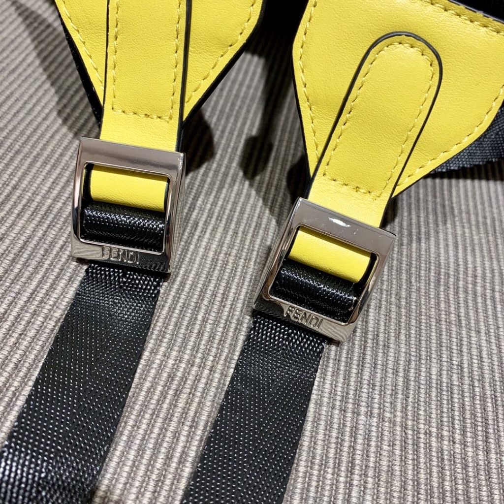 New product 🔥 FENDI 🇫🇷 F9016) Men's Striped Backpack, Genuine Moulding. The front bag is made of imported original leather, with an arc-shaped handle on the top, a two-way zipper, and waterproof cloth with leather. The entire bag is extremely light, all materials are customized, and the style effect is novel, synchronized with the counter ✅ 42-34-16