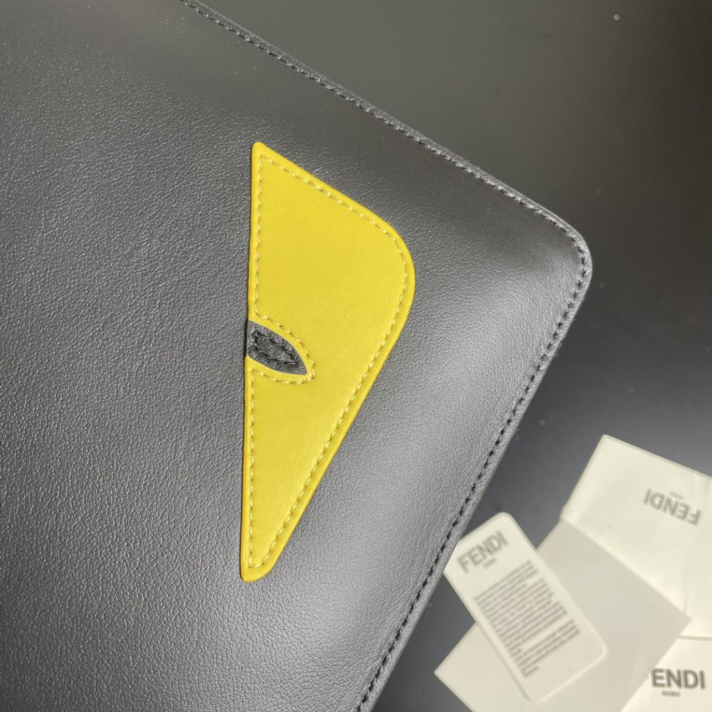 Fend1's latest handbag 👜 Original quality. Imported calf leather, noble hardware, excellent feel, casual and casual items, Fendi Handbag, Little Monster Soft Feel Logo Leather Envelope Handbag, simple style 30-20-2cm,