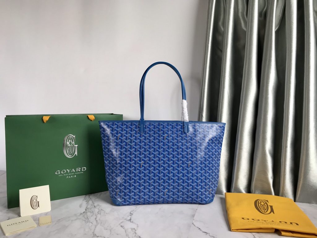 ❤️ After many studies and improvements, Goyard continuously improves the fabric and leather, and customizes them exclusively in all directions ™️ Only to continuously meet the high quality requirements of customers 🔝🔝 If you're worried about the safety of not having a zipper, the zippered Tote bag is definitely the first choice 🔱 Give people enough sense of security and privacy 🆒 The bottom cloth is customized in accordance with ZP [double layer thickened rain dew hemp] 〽 Exclusive customization and upgrade 🆙🆙🤟 The leather is [head layer South African textured leather] 👛🤘 Flexible and non irritating 💪😘 For other details, please refer to the picture [Boxing] [Boxing] Large size: pocket opening 49cm, bottom 35 * height 27 * bottom width 14cm