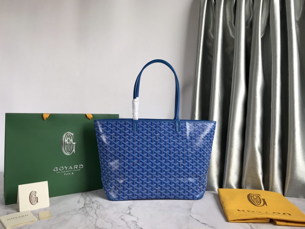 ❤️ After many studies and improvements, Goyard continuously improves the fabric and leather, and customizes them exclusively in all directions ™️ Only to continuously meet the high quality requirements of customers 🔝🔝 If you're worried about the safety of not having a zipper, the zippered Tote bag is definitely the first choice 🔱 Give people enough sense of security and privacy 🆒 The bottom cloth is customized in accordance with ZP [double layer thickened rain dew hemp] 〽 Exclusive customization and upgrade 🆙🆙🤟 The leather is [head layer South African textured leather] 👛🤘 Flexible and non irritating 💪😘 For other details, please refer to the picture [Boxing] [Boxing] Large size: pocket opening 49cm, bottom 35 * height 27 * bottom width 14cm