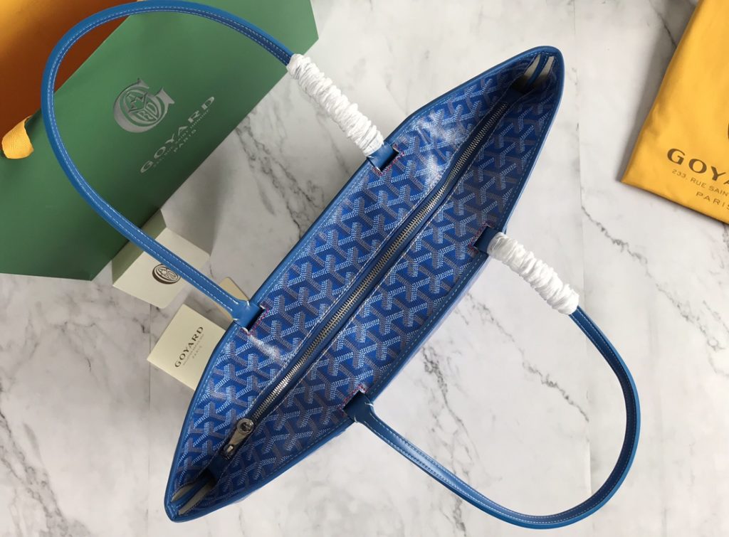 ❤️ After many studies and improvements, Goyard continuously improves the fabric and leather, and customizes them exclusively in all directions ™️ Only to continuously meet the high quality requirements of customers 🔝🔝 If you're worried about the safety of not having a zipper, the zippered Tote bag is definitely the first choice 🔱 Give people enough sense of security and privacy 🆒 The bottom cloth is customized in accordance with ZP [double layer thickened rain dew hemp] 〽 Exclusive customization and upgrade 🆙🆙🤟 The leather is [head layer South African textured leather] 👛🤘 Flexible and non irritating 💪😘 For other details, please refer to the picture [Boxing] [Boxing] Large size: pocket opening 49cm, bottom 35 * height 27 * bottom width 14cm