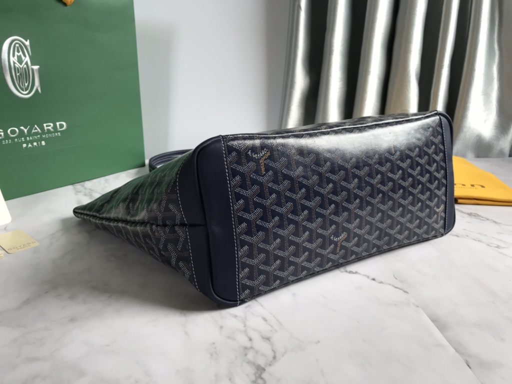 ❤️ After many studies and improvements, Goyard continuously improves the fabric and leather, and customizes them exclusively in all directions ™️ Only to continuously meet the high quality requirements of customers 🔝🔝 If you're worried about the safety of not having a zipper, the zippered Tote bag is definitely the first choice 🔱 Give people enough sense of security and privacy 🆒 The bottom cloth is customized in accordance with ZP [double layer thickened rain dew hemp] 〽 Exclusive customization and upgrade 🆙🆙🤟 The leather is [head layer South African textured leather] 👛🤘 Flexible and non irritating 💪😘 For other details, please refer to the picture [Boxing] [Boxing] Large size: pocket opening 49cm, bottom 35 * height 27 * bottom width 14cm