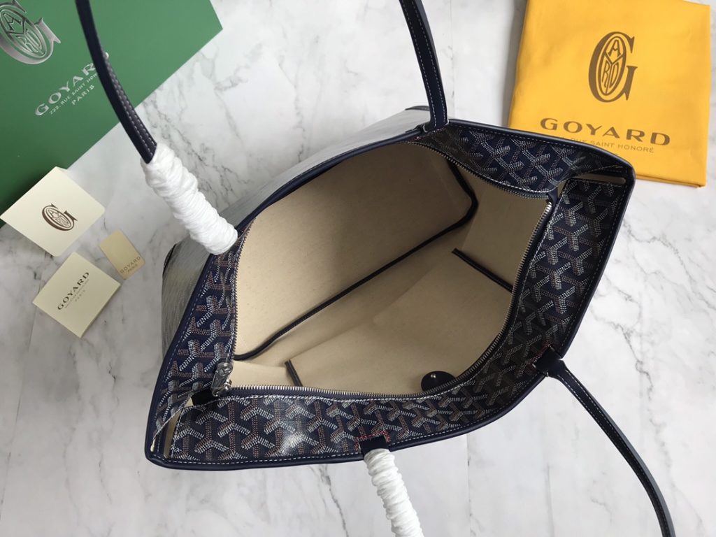 ❤️ After many studies and improvements, Goyard continuously improves the fabric and leather, and customizes them exclusively in all directions ™️ Only to continuously meet the high quality requirements of customers 🔝🔝 If you're worried about the safety of not having a zipper, the zippered Tote bag is definitely the first choice 🔱 Give people enough sense of security and privacy 🆒 The bottom cloth is customized in accordance with ZP [double layer thickened rain dew hemp] 〽 Exclusive customization and upgrade 🆙🆙🤟 The leather is [head layer South African textured leather] 👛🤘 Flexible and non irritating 💪😘 For other details, please refer to the picture [Boxing] [Boxing] Large size: pocket opening 49cm, bottom 35 * height 27 * bottom width 14cm
