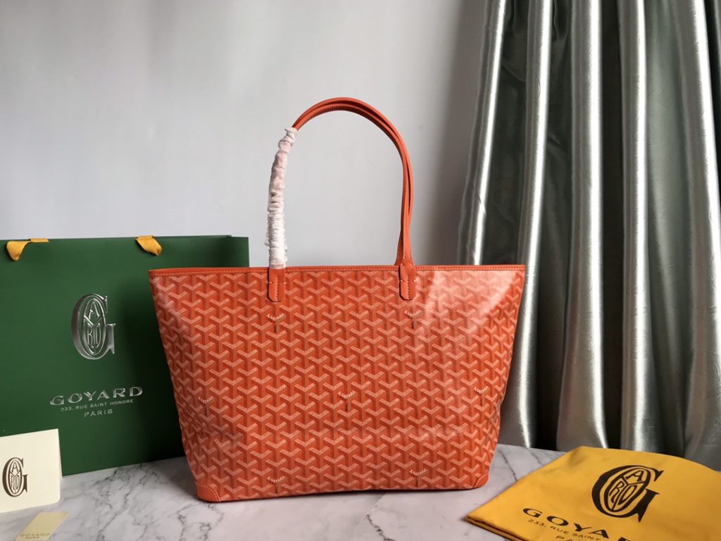 ❤️ After many studies and improvements, Goyard continuously improves the fabric and leather, and customizes them exclusively in all directions ™️ Only to continuously meet the high quality requirements of customers 🔝🔝 If you're worried about the safety of not having a zipper, the zippered Tote bag is definitely the first choice 🔱 Give people enough sense of security and privacy 🆒 The bottom cloth is customized in accordance with ZP [double layer thickened rain dew hemp] 〽 Exclusive customization and upgrade 🆙🆙🤟 The leather is [head layer South African textured leather] 👛🤘 Flexible and non irritating 💪😘 For other details, please refer to the picture [Boxing] [Boxing] Large size: pocket opening 49cm, bottom 35 * height 27 * bottom width 14cm