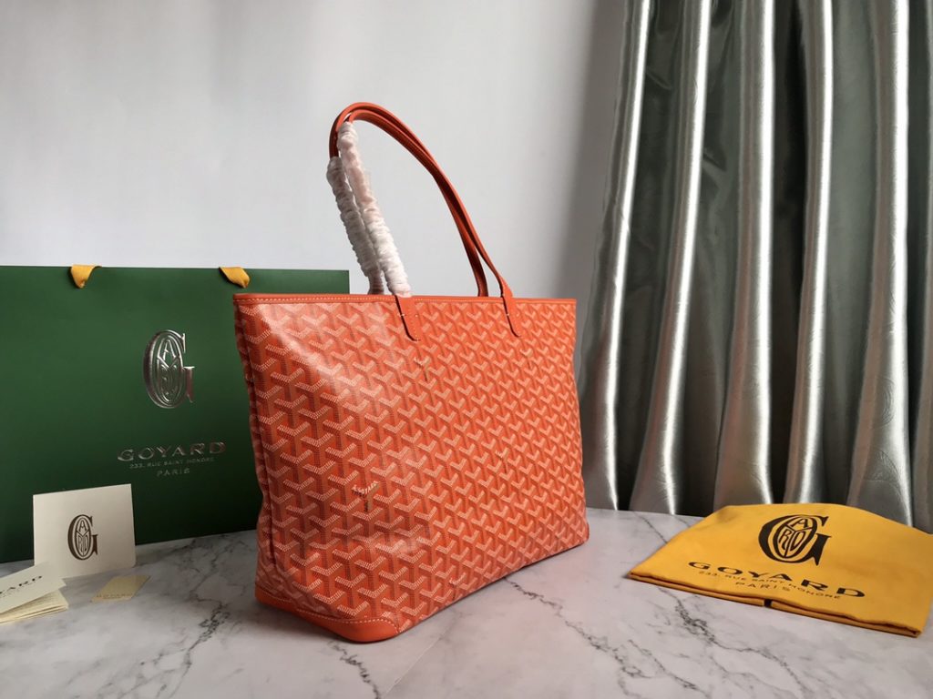❤️ After many studies and improvements, Goyard continuously improves the fabric and leather, and customizes them exclusively in all directions ™️ Only to continuously meet the high quality requirements of customers 🔝🔝 If you're worried about the safety of not having a zipper, the zippered Tote bag is definitely the first choice 🔱 Give people enough sense of security and privacy 🆒 The bottom cloth is customized in accordance with ZP [double layer thickened rain dew hemp] 〽 Exclusive customization and upgrade 🆙🆙🤟 The leather is [head layer South African textured leather] 👛🤘 Flexible and non irritating 💪😘 For other details, please refer to the picture [Boxing] [Boxing] Large size: pocket opening 49cm, bottom 35 * height 27 * bottom width 14cm