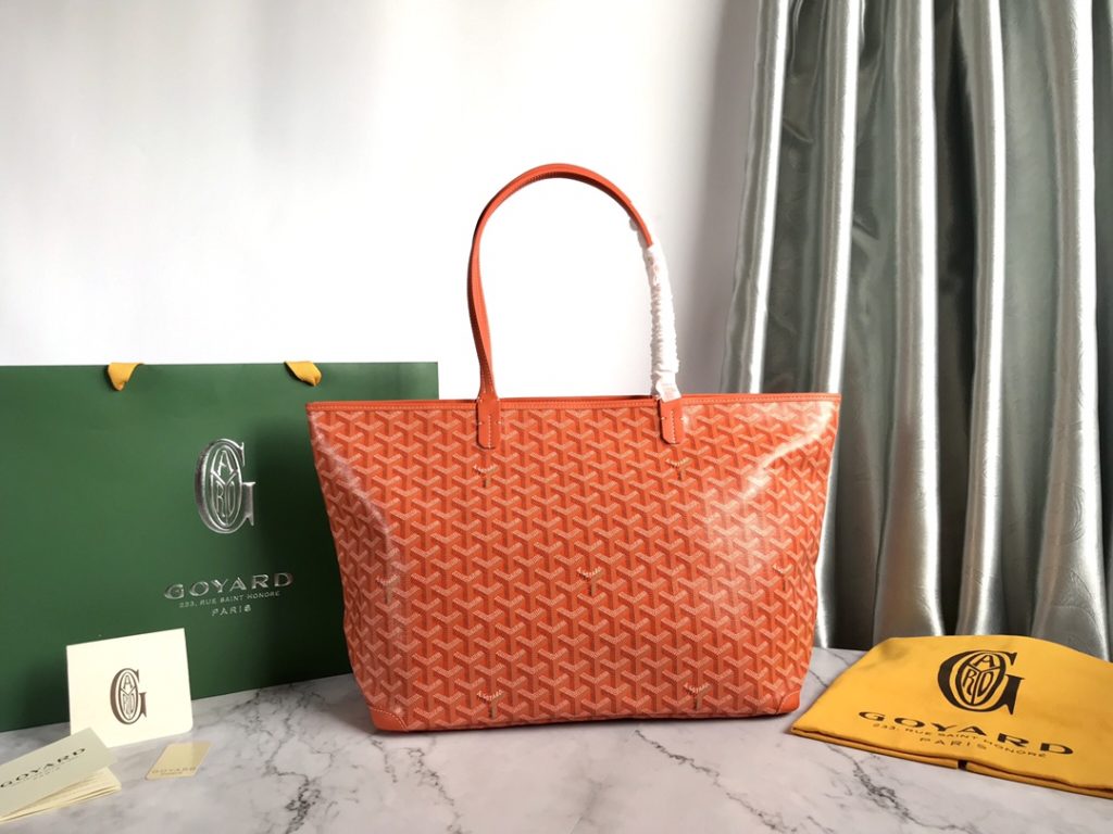 ❤️ After many studies and improvements, Goyard continuously improves the fabric and leather, and customizes them exclusively in all directions ™️ Only to continuously meet the high quality requirements of customers 🔝🔝 If you're worried about the safety of not having a zipper, the zippered Tote bag is definitely the first choice 🔱 Give people enough sense of security and privacy 🆒 The bottom cloth is customized in accordance with ZP [double layer thickened rain dew hemp] 〽 Exclusive customization and upgrade 🆙🆙🤟 The leather is [head layer South African textured leather] 👛🤘 Flexible and non irritating 💪😘 For other details, please refer to the picture [Boxing] [Boxing] Large size: pocket opening 49cm, bottom 35 * height 27 * bottom width 14cm