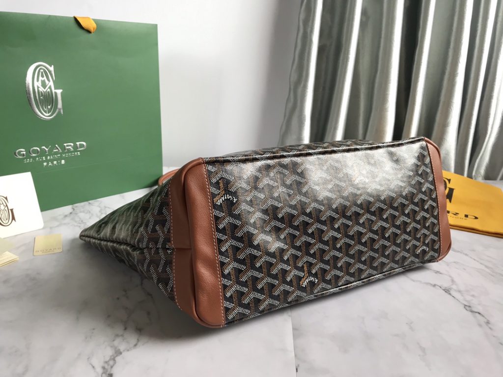 ❤️ After many studies and improvements, Goyard continuously improves the fabric and leather, and customizes them exclusively in all directions ™️ Only to continuously meet the high quality requirements of customers 🔝🔝 If you're worried about the safety of not having a zipper, the zippered Tote bag is definitely the first choice 🔱 Give people enough sense of security and privacy 🆒 The bottom cloth is customized in accordance with ZP [double layer thickened rain dew hemp] 〽 Exclusive customization and upgrade 🆙🆙🤟 The leather is [head layer South African textured leather] 👛🤘 Flexible and non irritating 💪😘 For other details, please refer to the picture [Boxing] [Boxing] Large size: pocket opening 49cm, bottom 35 * height 27 * bottom width 14cm