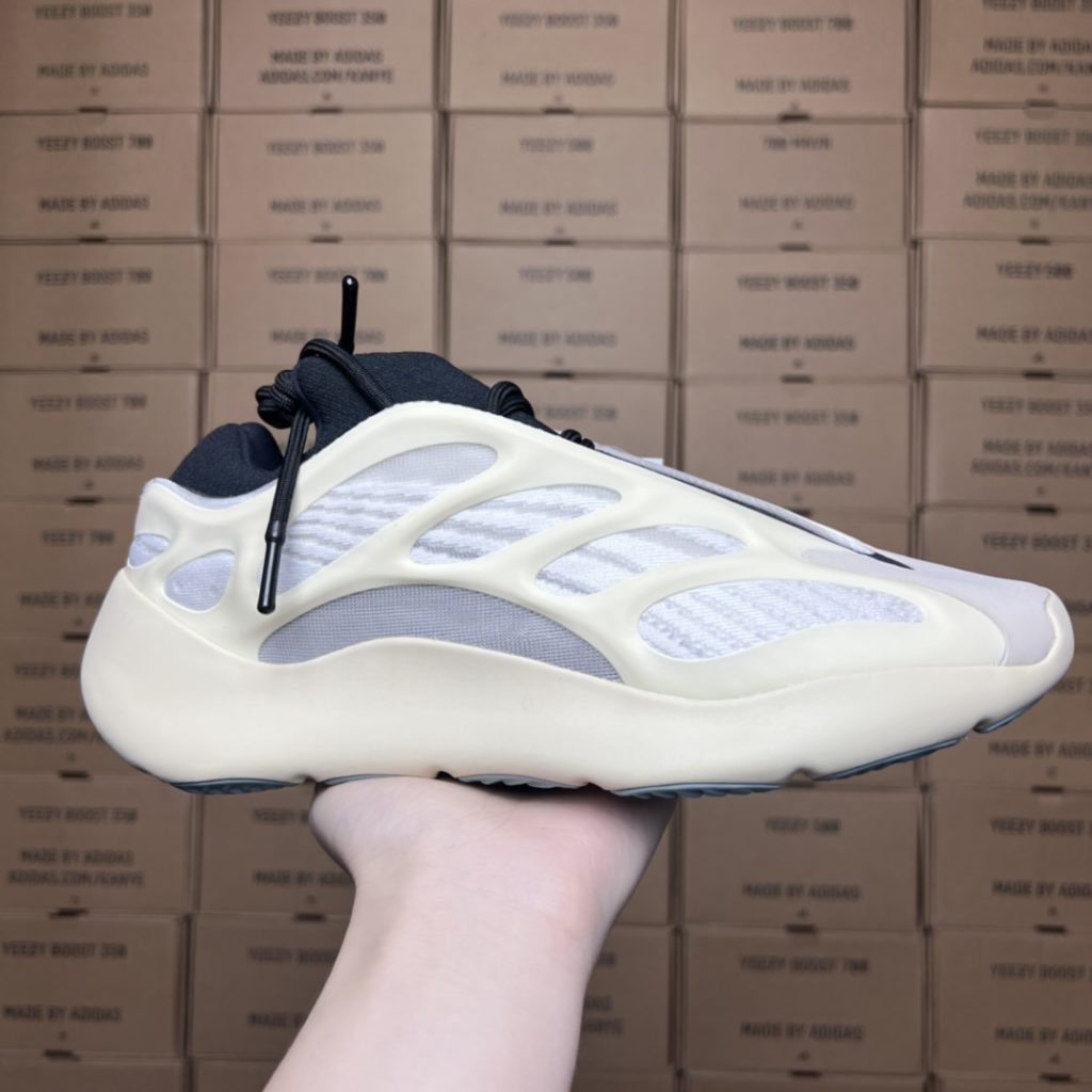adidas originals yeezy boost 700 v3 Azael Size: 36-47