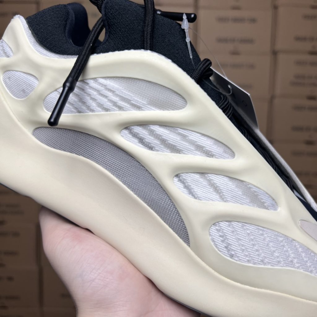 adidas originals yeezy boost 700 v3 Azael Size: 36-47