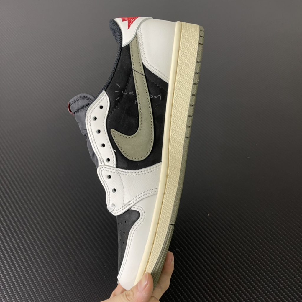 Travis Scott x Jordan 1 Low 