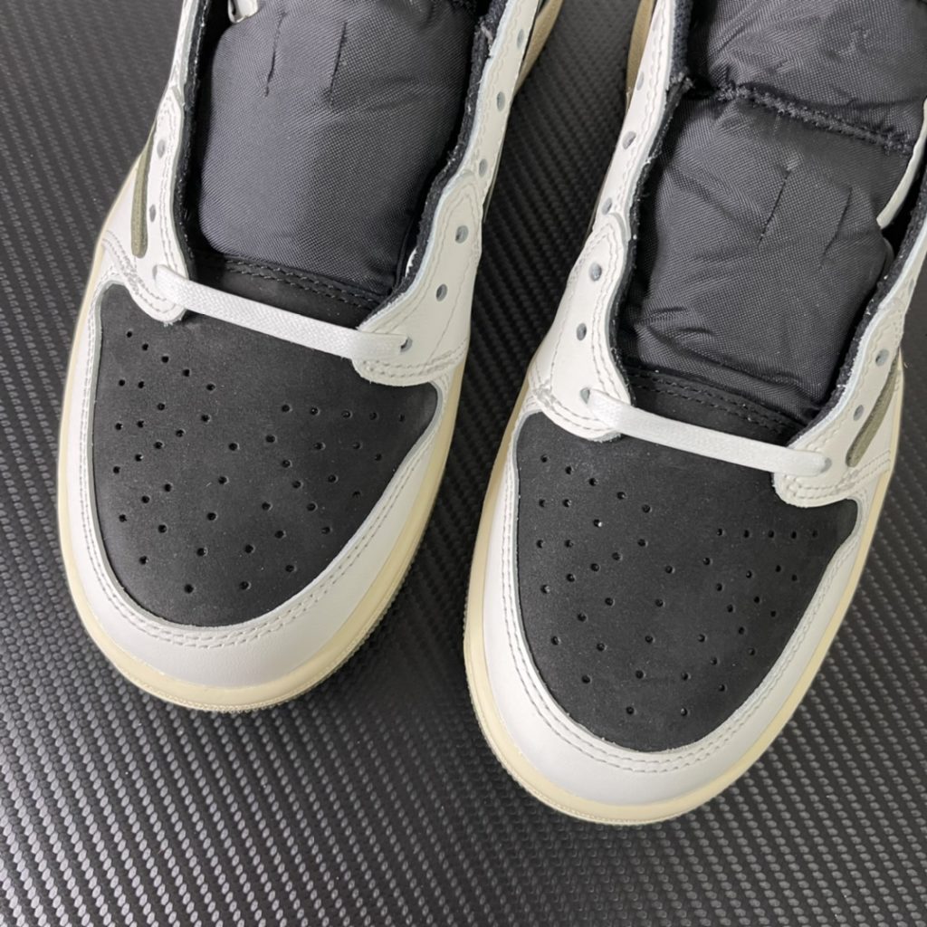 Travis Scott x Jordan 1 Low 
