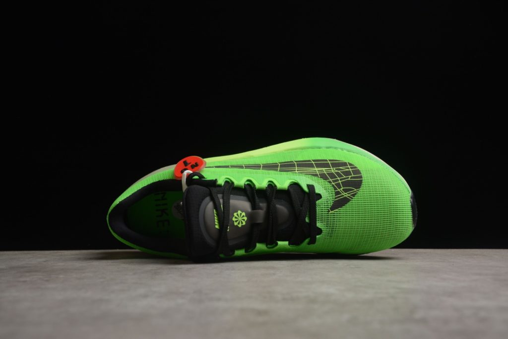 B09C Nk Zoom Fly 5 Nike Ultra Elastic Lightweight Running Shoe Item #: DZ4783-304 features Flyknit material for outstanding flexibility and easy on and off. Made with React technology, lightweight and durable foam provides a smooth, resilient ride. Combined with built-in carbon fiber board, it provides a flexible and flexible walking experience. Size: 36-40 with half size