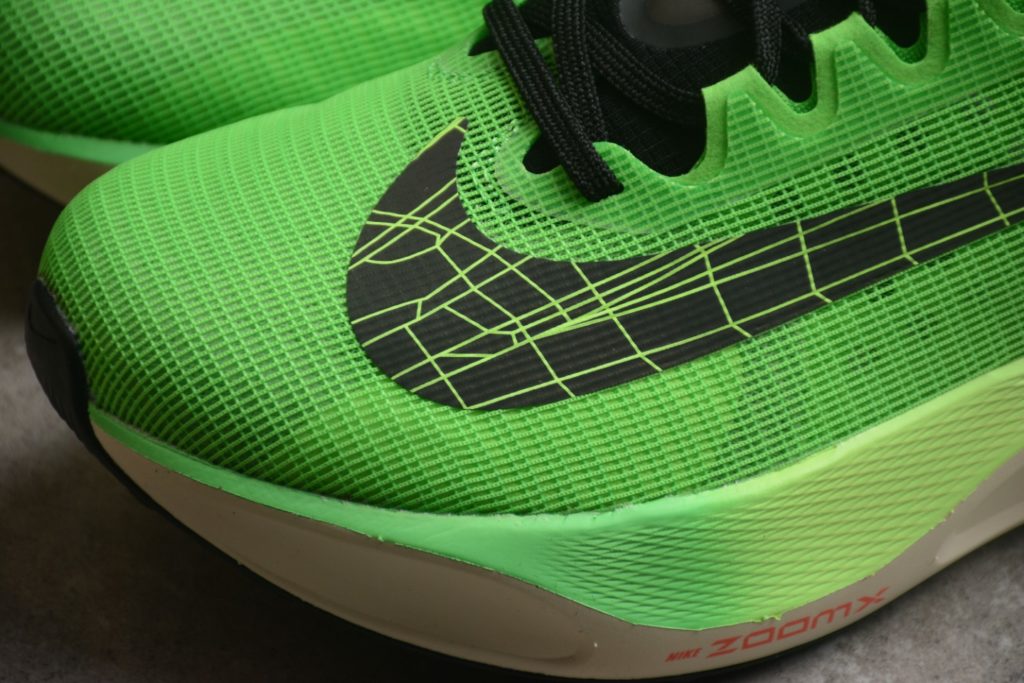 B09C Nk Zoom Fly 5 Nike Ultra Elastic Lightweight Running Shoe Item #: DZ4783-304 features Flyknit material for outstanding flexibility and easy on and off. Made with React technology, lightweight and durable foam provides a smooth, resilient ride. Combined with built-in carbon fiber board, it provides a flexible and flexible walking experience. Size: 36-40 with half size
