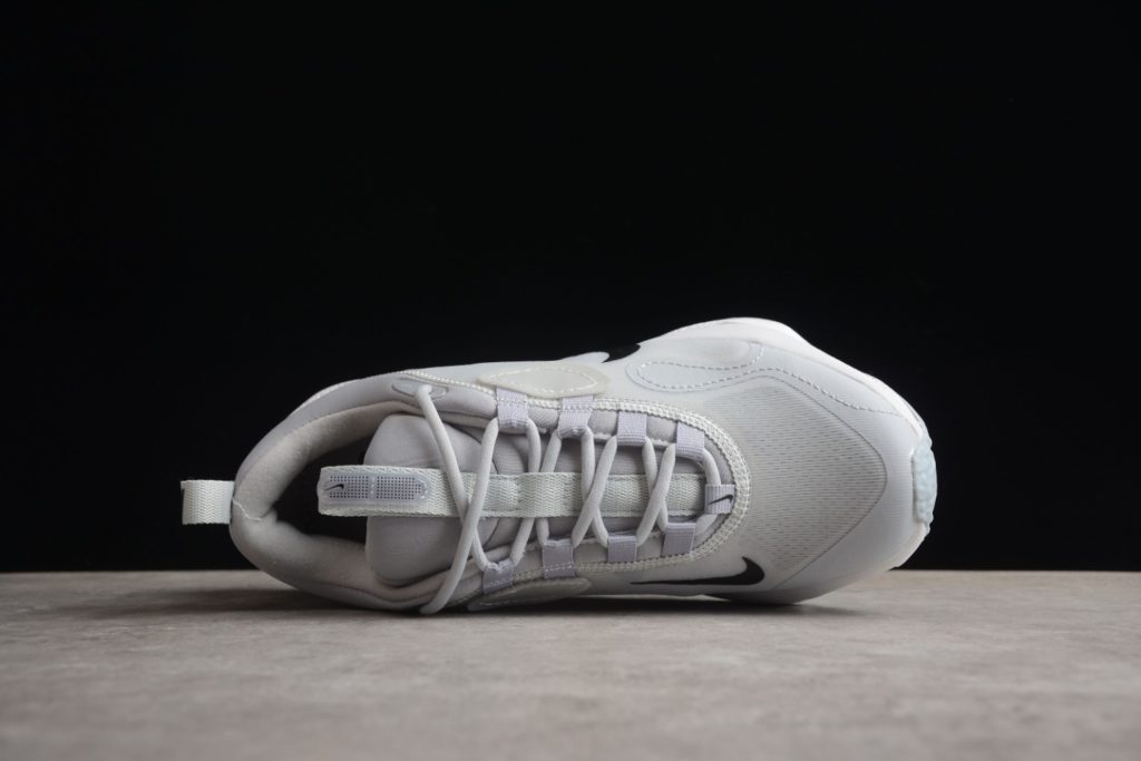 B02B Nk Spark Flyknit Nike's new cushioning technology running shoe # features a fully woven Flyknit structure on the upper for a refreshing look. There are perspective windows on the side and inner boots similar to socks, making the visual effect of the entire pair of shoes quite special# Equipped with the new Sprak midsole technology, it is made of dual density foam. The layered midsole is sandwiched with a layer of hard plastic plate. With new midsole technology and multi-layer structure, the cushioning experience after getting on the foot is bound to be no small surprise. Article Number: DZ2757-004 Size: 36 36.5 37.5 38 38.5 39 40 40.5 41 42 42.5 43 44 45