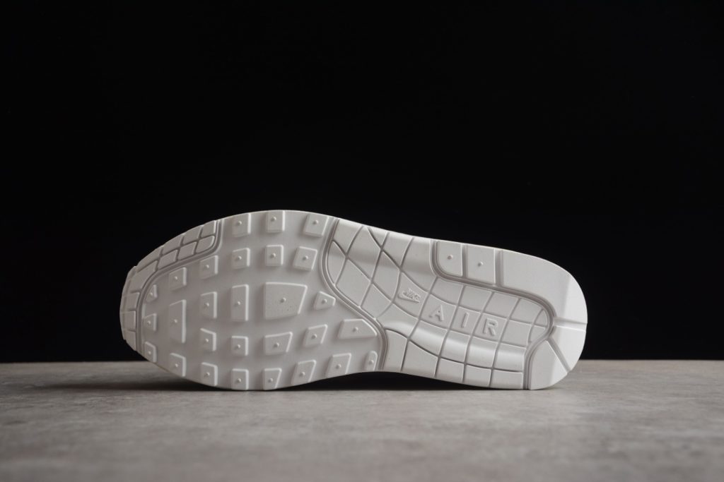 A06B Nk Air Max 1 Nike Half Palm Air Cushioned Retro Running Shoe DQ0299-100 Size: 36 36.5 37.5 38 38.5 39 40 40.5 41 42 42.5 43 44 44.5 45 46 47.5