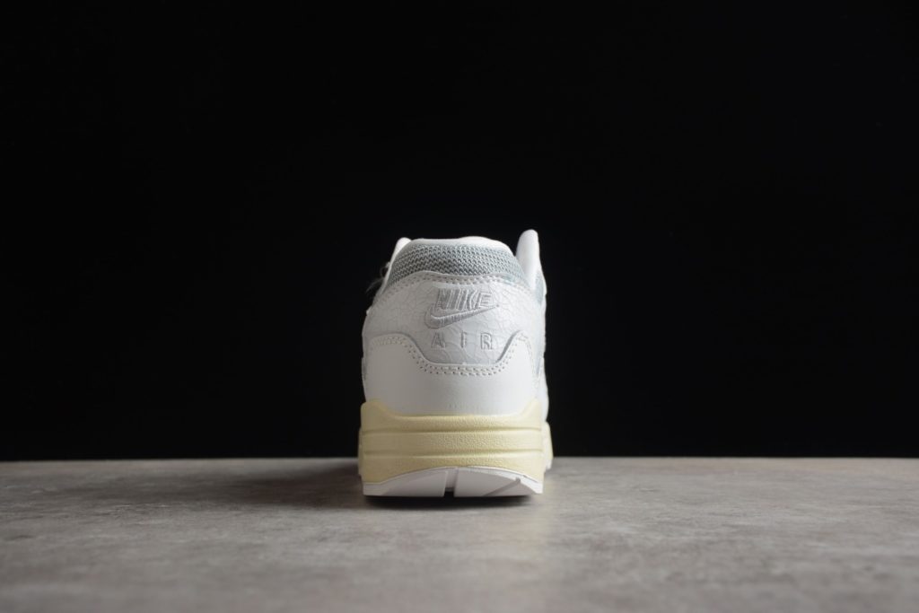 A06B Nk Air Max 1 Nike Half Palm Air Cushioned Retro Running Shoe DQ0299-100 Size: 36 36.5 37.5 38 38.5 39 40 40.5 41 42 42.5 43 44 44.5 45 46 47.5