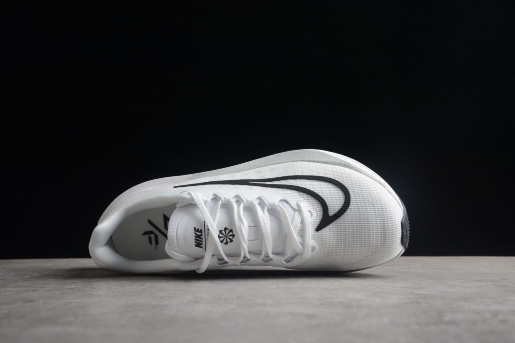 A08B Nk Zoom Fly 5 Nike Hyperelastic Carbon Board Running Shoe # features Flyknit material for outstanding flexibility and easy on and off. Made with React technology, lightweight and durable foam provides a smooth, resilient ride. Combined with built-in carbon fiber board, it provides a flexible and flexible walking experience. Product Number: DM8968-500 Size: 36 36.5 37.5 38 38.5 39 40 40.5 41 42 42.5 43 44 44.5 45