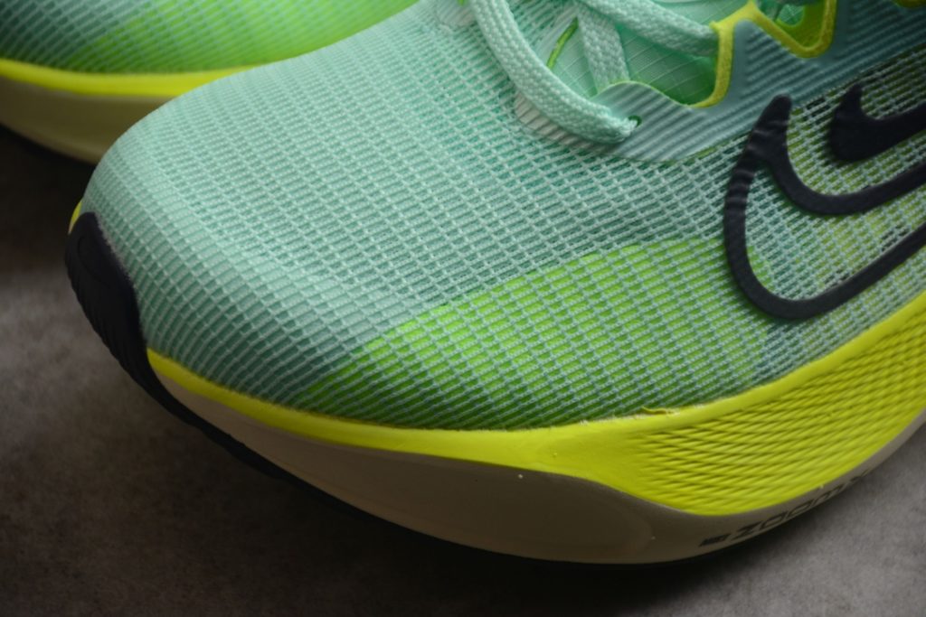 A08B Nk Zoom Fly 5 Nike Hyperelastic Carbon Board Running Shoe # features Flyknit material for outstanding flexibility and easy on and off. Made with React technology, lightweight and durable foam provides a smooth, resilient ride. Combined with built-in carbon fiber board, it provides a flexible and flexible walking experience. Product Number: DM8968-300 Size: 36 36.5 37.5 38 38.5 39 40 40.5 41 42 42.5 43 44 44.5 45