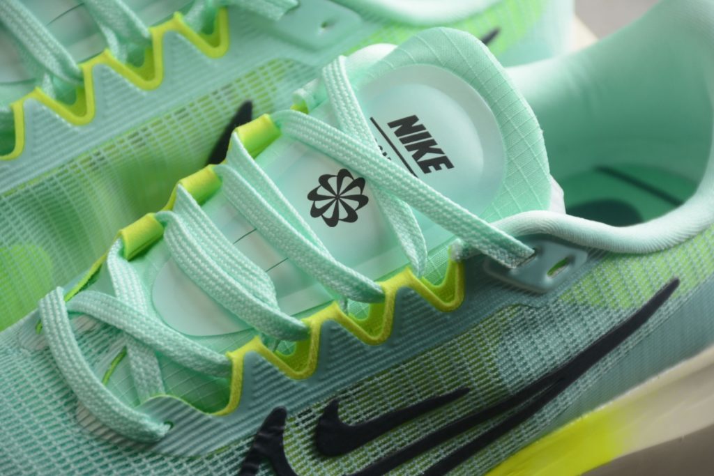A08B Nk Zoom Fly 5 Nike Hyperelastic Carbon Board Running Shoe # features Flyknit material for outstanding flexibility and easy on and off. Made with React technology, lightweight and durable foam provides a smooth, resilient ride. Combined with built-in carbon fiber board, it provides a flexible and flexible walking experience. Product Number: DM8968-300 Size: 36 36.5 37.5 38 38.5 39 40 40.5 41 42 42.5 43 44 44.5 45