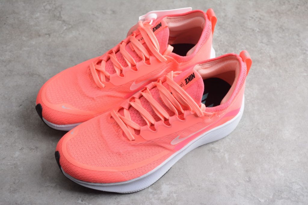 B06C Nk Zoom Fly 4 Nike Women's Hyperelastic Carbon Board Running Shoe # features Flyknit material for outstanding flexibility and easy on and off. Made with React technology, lightweight and durable foam provides a smooth, resilient ride. Combined with built-in carbon fiber board, it provides a flexible and flexible walking experience. Article Number: CT2401-600 Size: 36 36.5 37.5 38 38.5 39 40