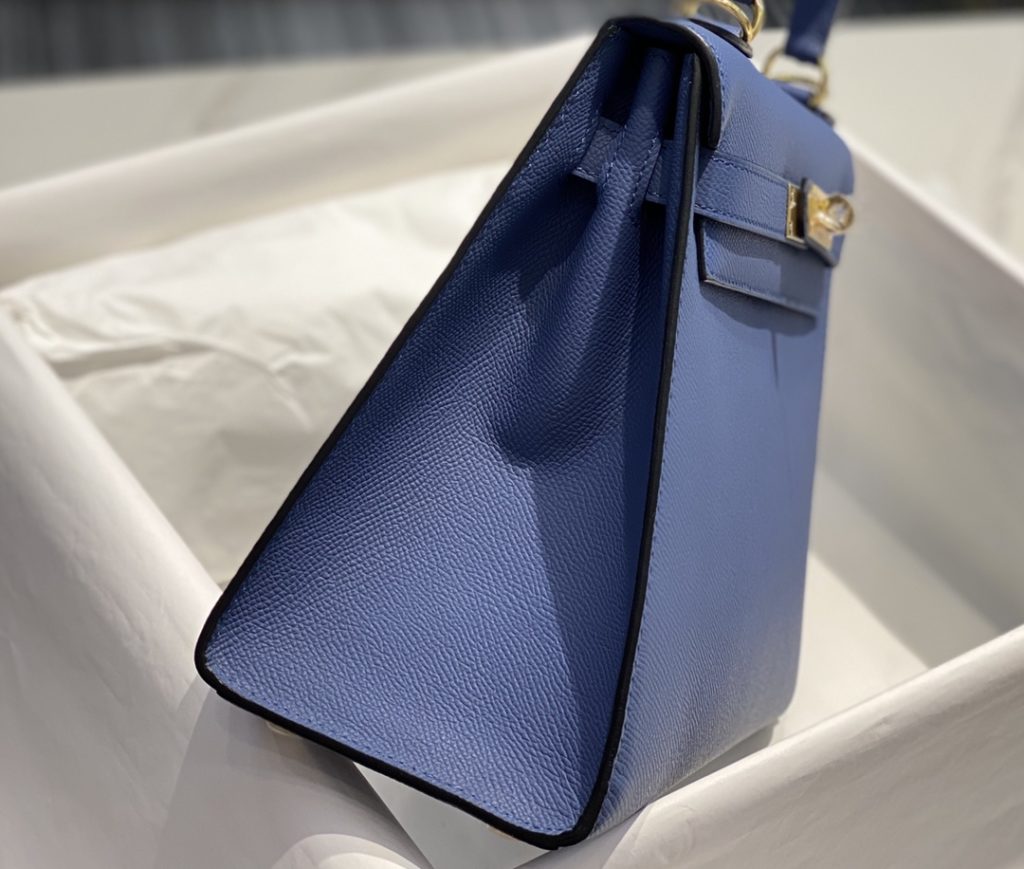 𝑬 𝒑 𝒔 𝒐 𝒎 𝑲 𝒆 𝒍 𝒍 𝒚 Hermes has transcended simple identity symbols in today's era_ More of a cultural symbol of spirit 🎶 With a lot of love for Kelly ❤️ No matter how the back is, it highlights a distinctive elegance 〰️ 25cm 28cm