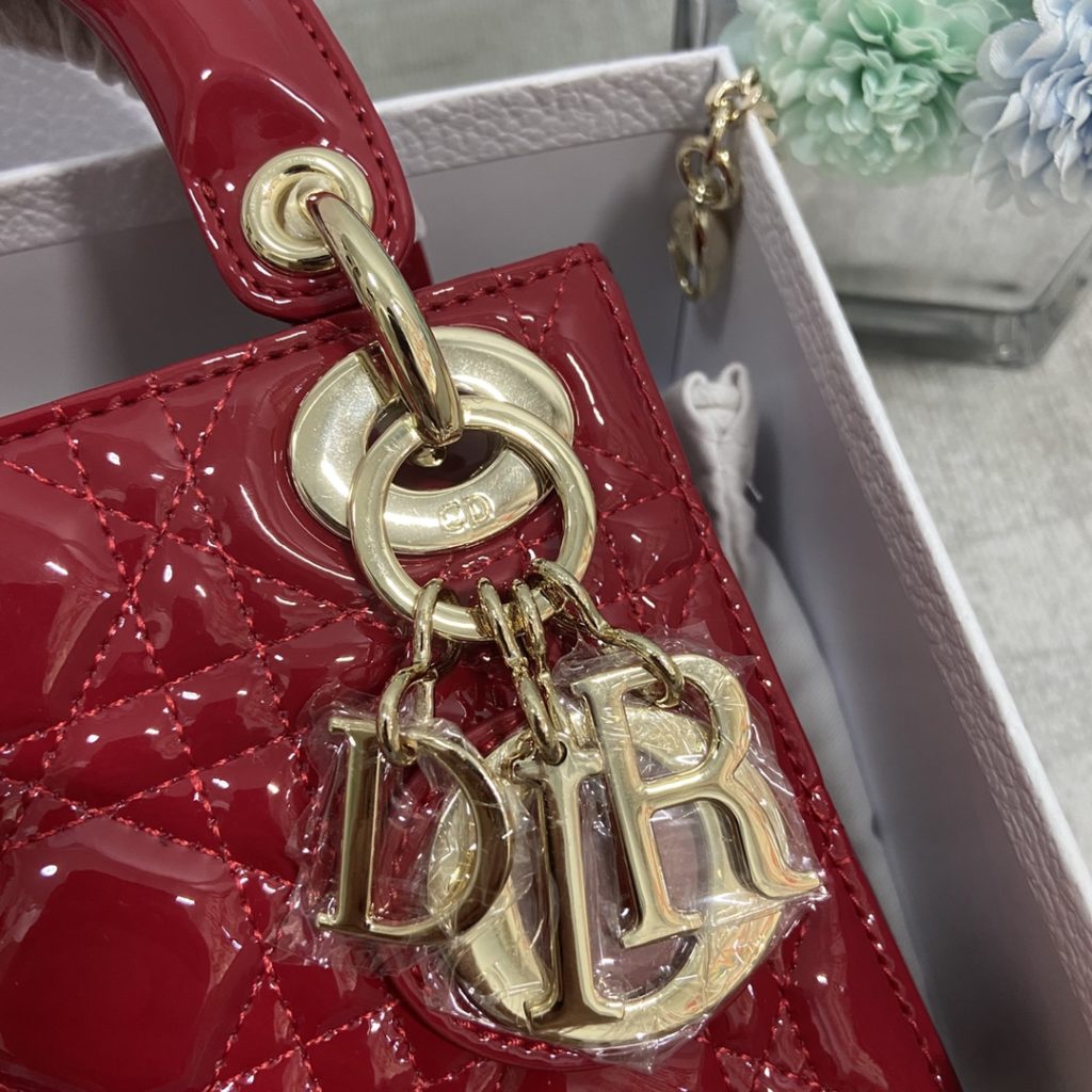 Mini Three Grid Lacquer Leather Wine Red/Rose Gold Buckle Imported Calfskin Frosted Deer Skin Pattern Velvet Lining High Density Electroplated Hardware Rose Gold Small Hole Pull Ring Straight Line Real Screw Lock Adjustable Leather Shoulder Strap ➕ Chain complete with original packaging