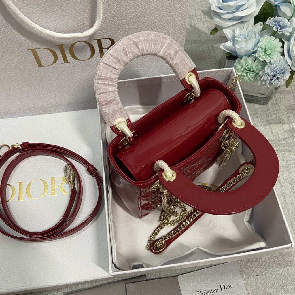 Mini Three Grid Lacquer Leather Wine Red/Rose Gold Buckle Imported Calfskin Frosted Deer Skin Pattern Velvet Lining High Density Electroplated Hardware Rose Gold Small Hole Pull Ring Straight Line Real Screw Lock Adjustable Leather Shoulder Strap ➕ Chain complete with original packaging