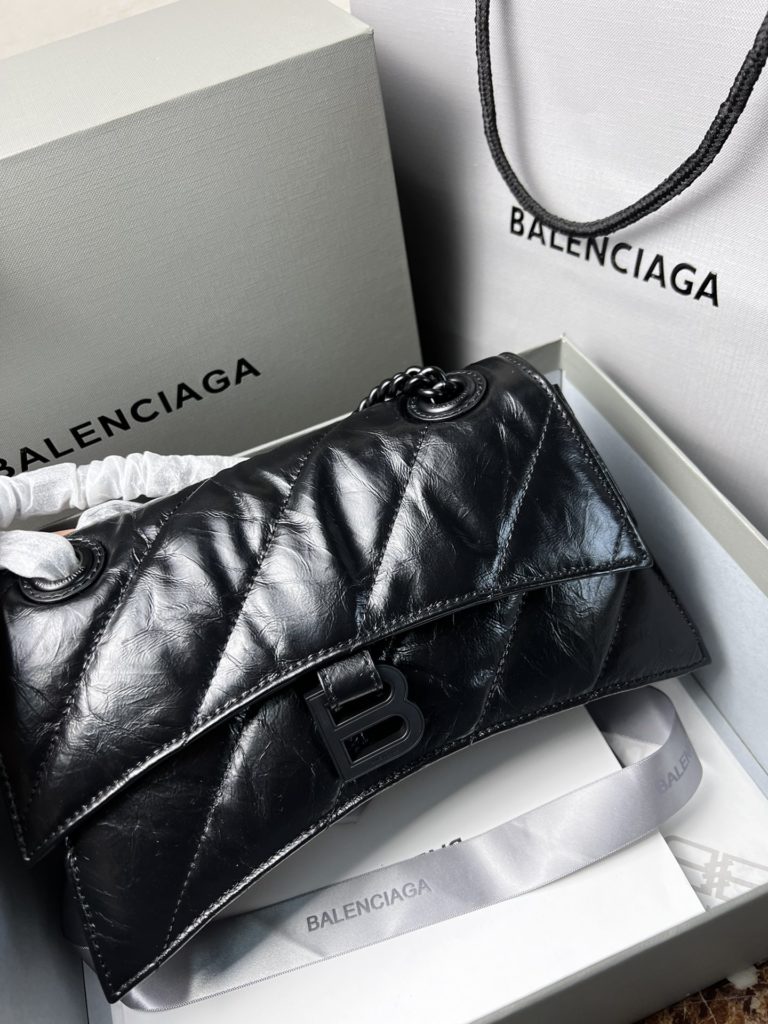 Real time delivery of Balischia hourglass bag