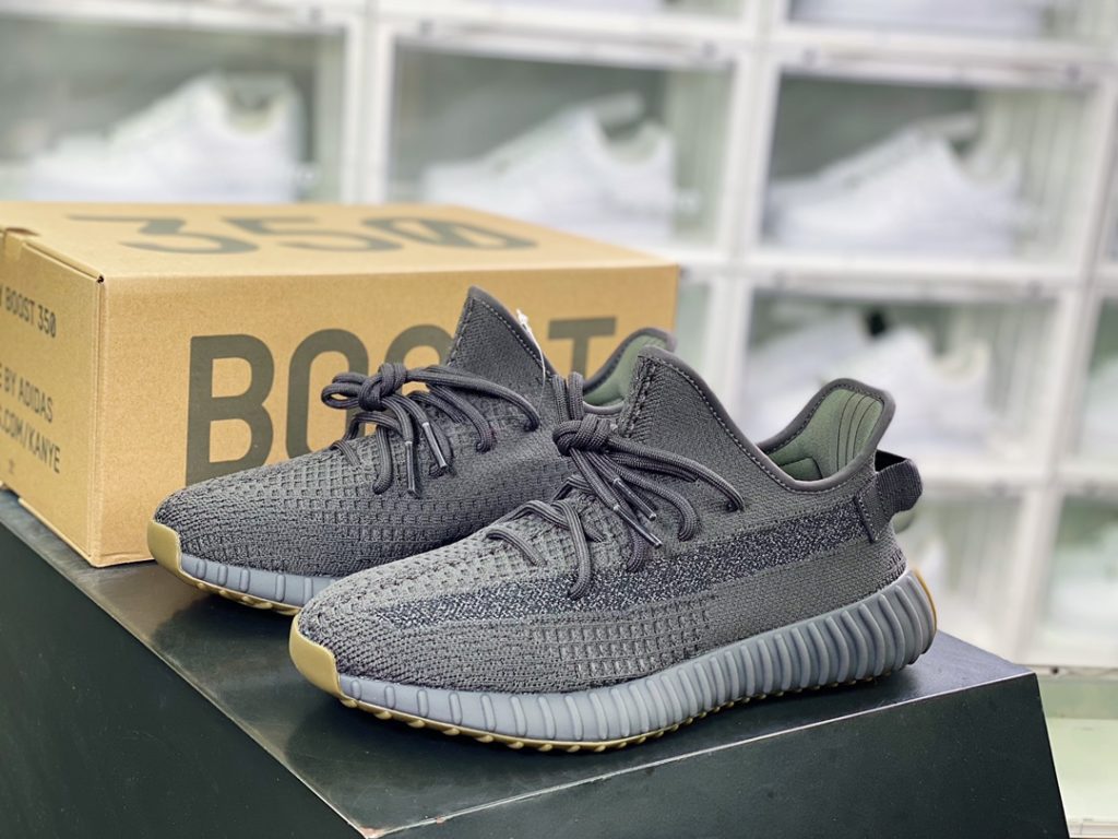Kanye West x Yeezy Boost 350 V2 Kanye West x Yeezy Boost 350 V2