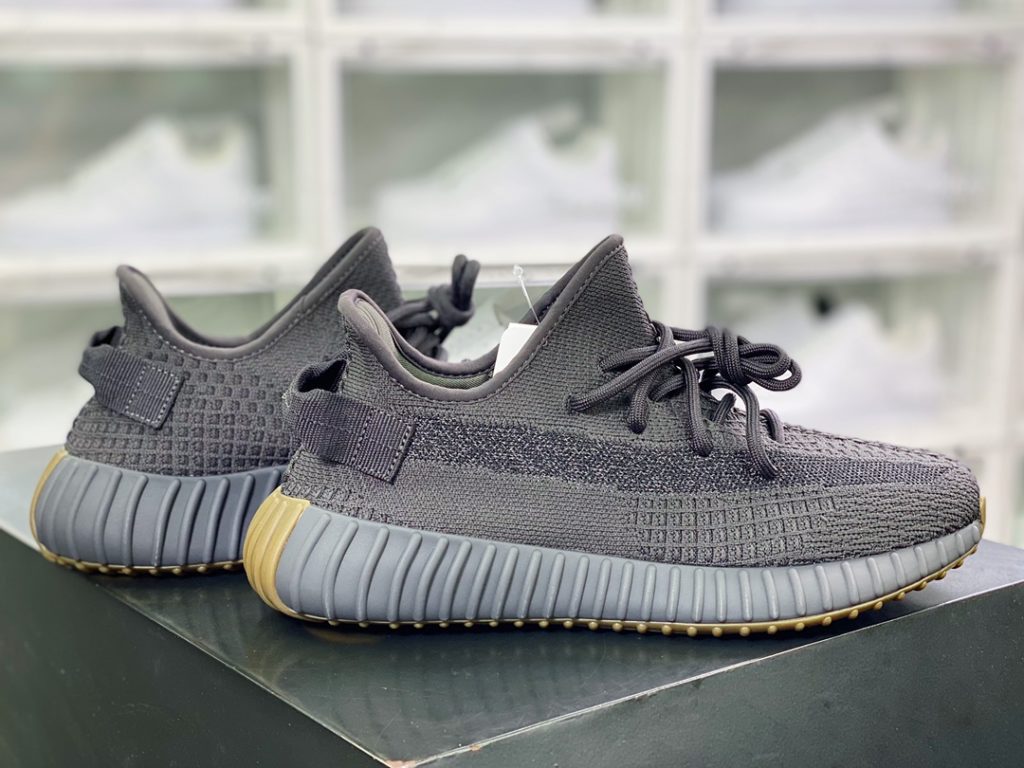 Kanye West x Yeezy Boost 350 V2 Kanye West x Yeezy Boost 350 V2