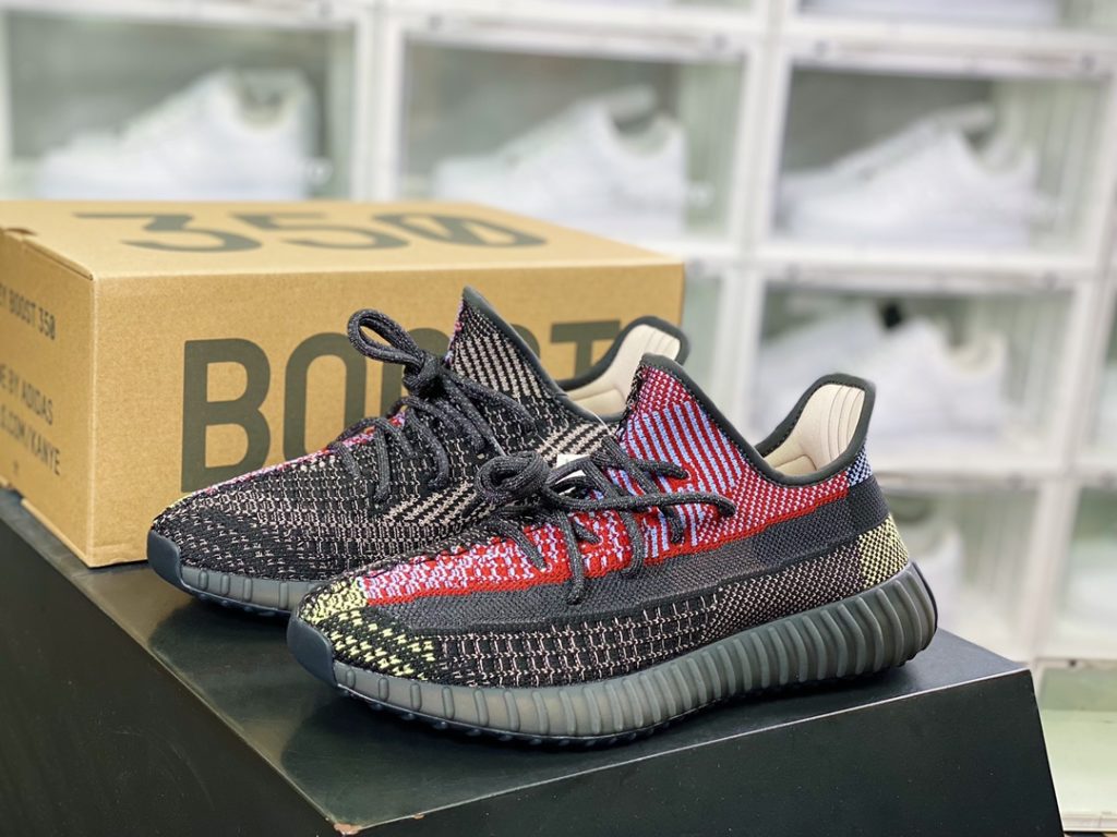 Kanye West x Yeezy Boost 350 V2 Kanye West x Yeezy Boost 350 V2