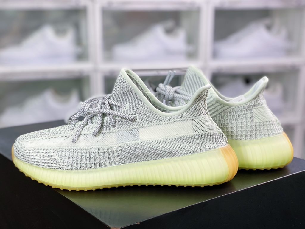 Kanye West x Yeezy Boost 350 V2 Kanye West x Yeezy Boost 350 V2