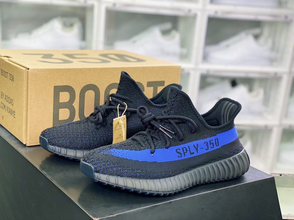 Kanye West x Yeezy Boost 350 V2 Kanye West x Yeezy Boost 350 V2