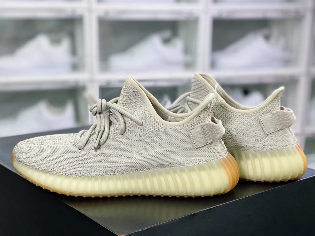 Kanye West x Yeezy Boost 350 V2 Kanye West x Yeezy Boost 350 V2