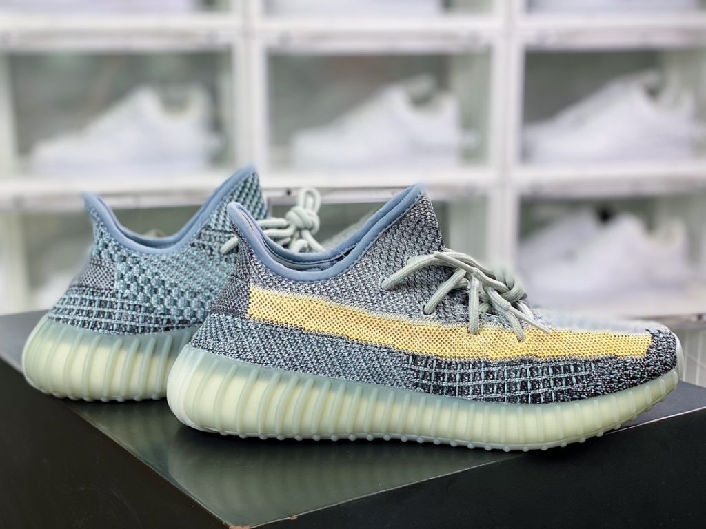 Kanye West x Yeezy Boost 350 V2 Kanye West x Yeezy Boost 350 V2