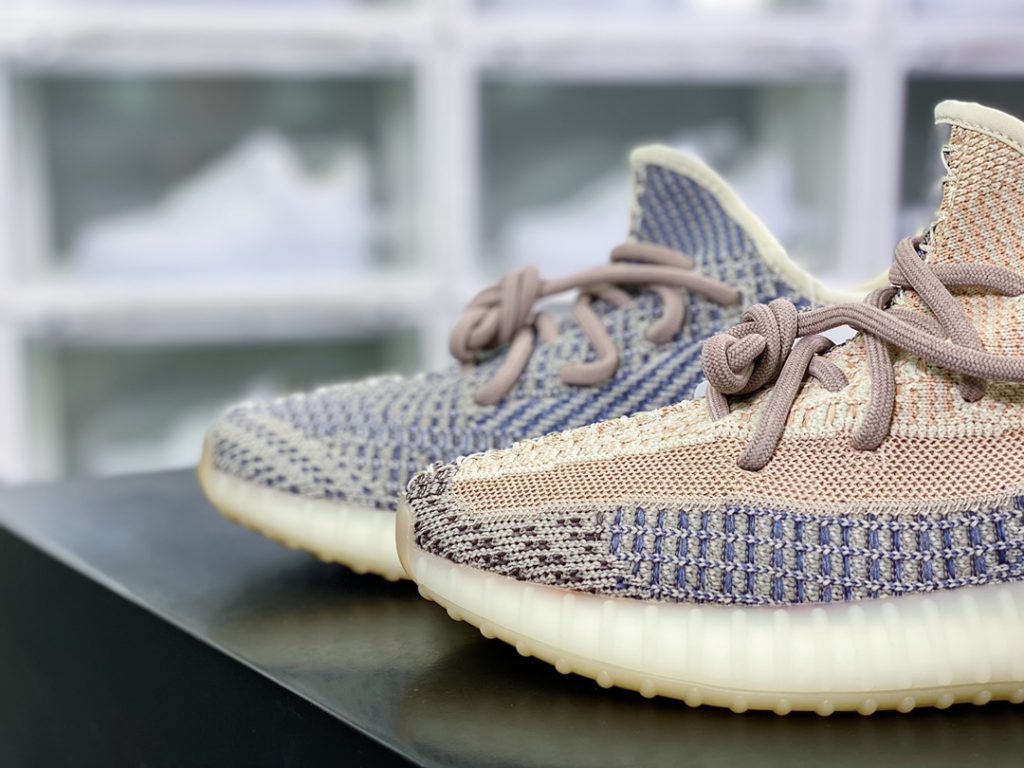 Kanye West x Yeezy Boost 350 V2 Kanye West x Yeezy Boost 350 V2