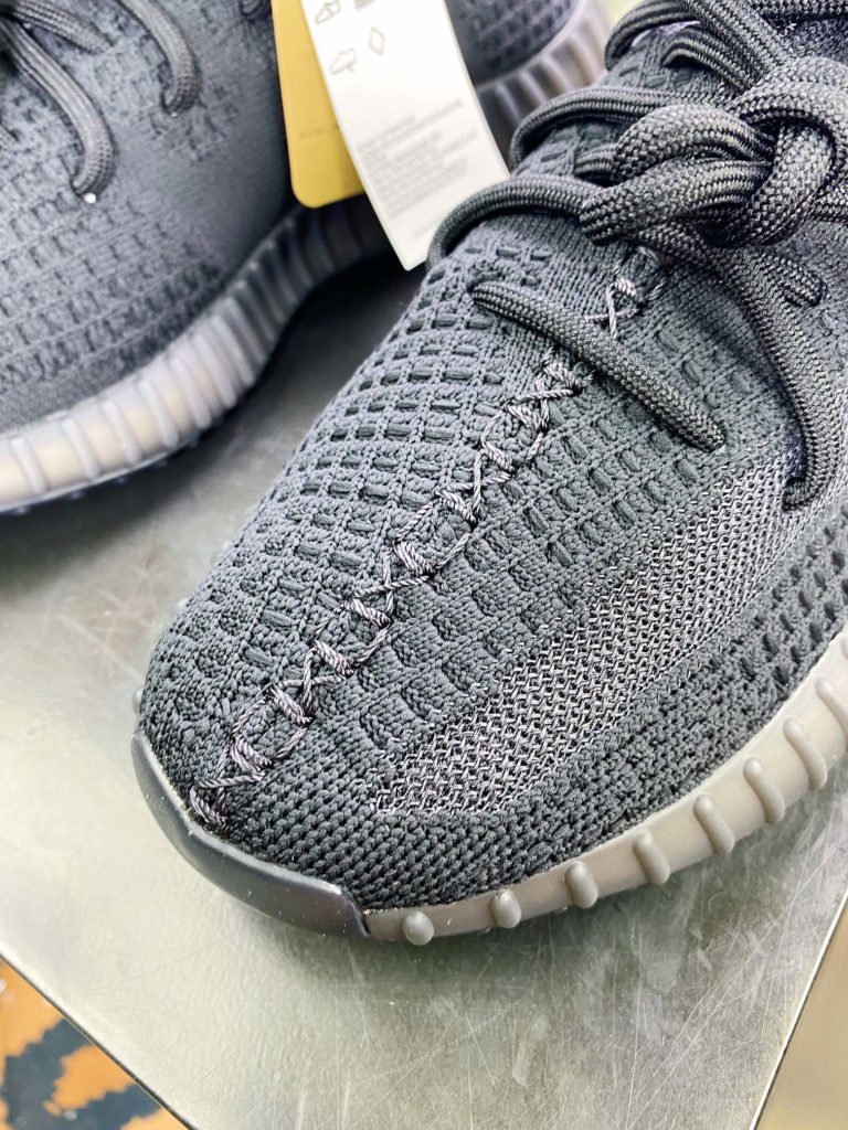 Kanye West x Yeezy Boost 350 V2 Kanye West x Yeezy Boost 350 V2