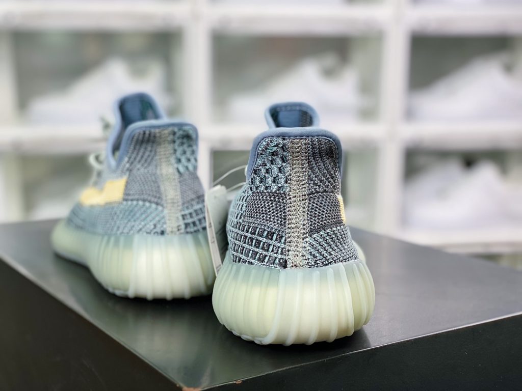 Kanye West x Yeezy Boost 350 V2 Kanye West x Yeezy Boost 350 V2