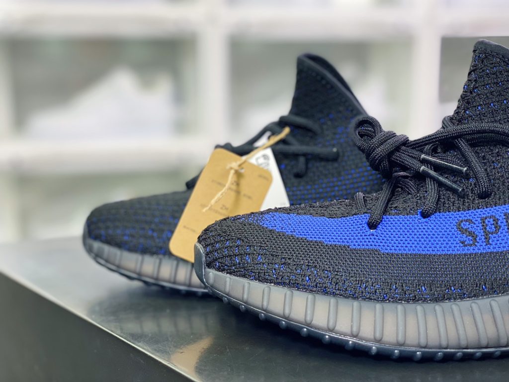 Kanye West x Yeezy Boost 350 V2 Kanye West x Yeezy Boost 350 V2