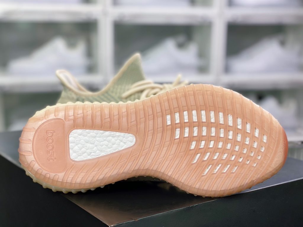Kanye West x Yeezy Boost 350 V2 Kanye West x Yeezy Boost 350 V2