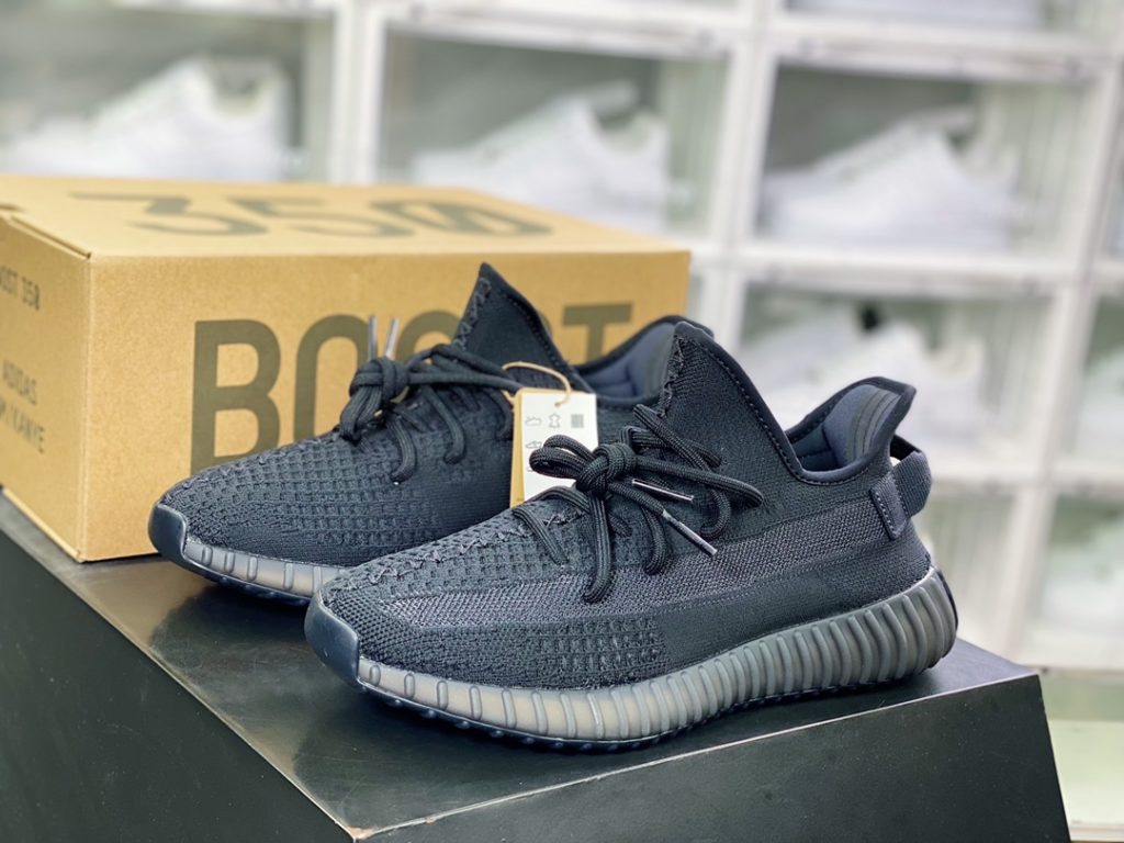Kanye West x Yeezy Boost 350 V2 Kanye West x Yeezy Boost 350 V2