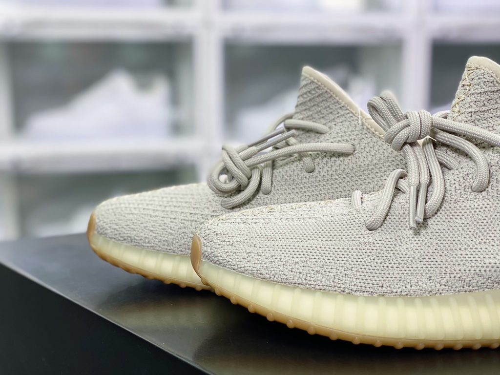 Kanye West x Yeezy Boost 350 V2 Kanye West x Yeezy Boost 350 V2