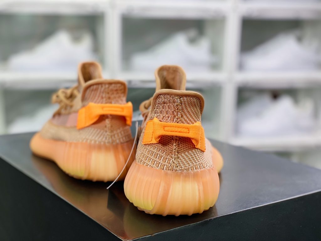 Kanye West x Yeezy Boost 350 V2 Kanye West x Yeezy Boost 350 V2